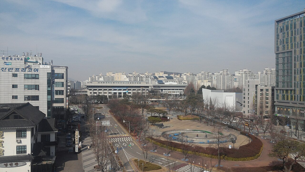 Incheon City Hall in 2015; archival location image, not the mall or attack